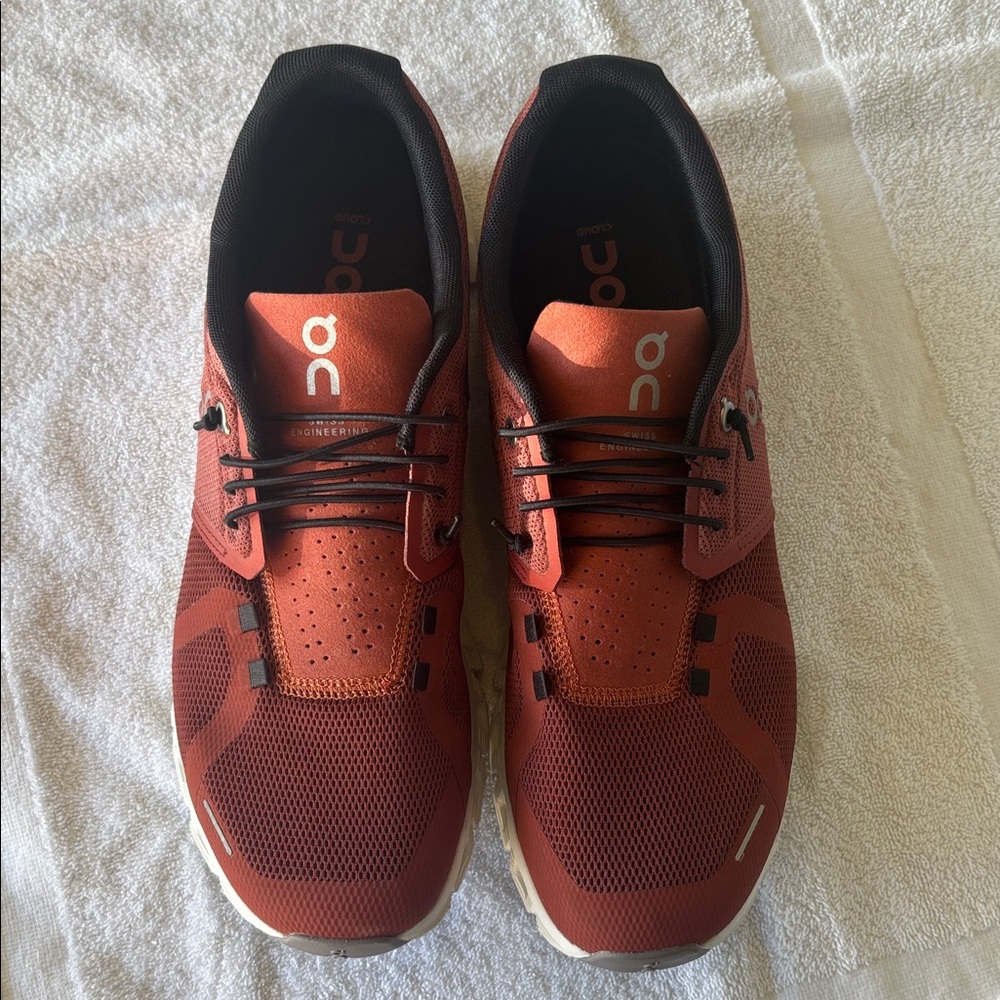 On Running Men’s Athletic Shoes in Rust Red. LIKE NEW